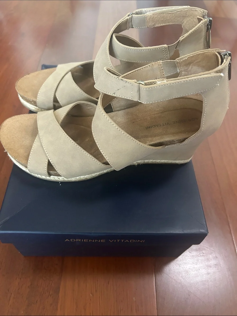 Adrienne Vittadini Taupe Suede Gladiator style wedge sandal crisscross strap 9.5